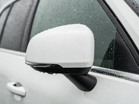 Certified 2025 Volvo XC40 B5 Ultra w/ Climate Package image 16