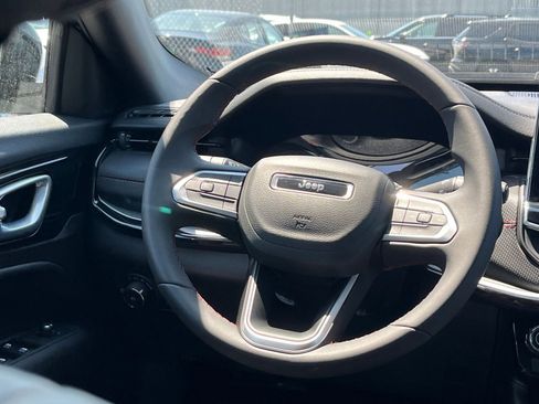 Used 2025 Jeep Compass Trailhawk AWD/4WD image 27