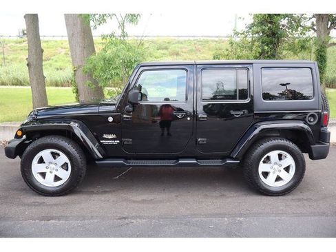 Used 2012 Jeep Wrangler Unlimited Sahara w/ Dual Top Group AWD/4WD image 3