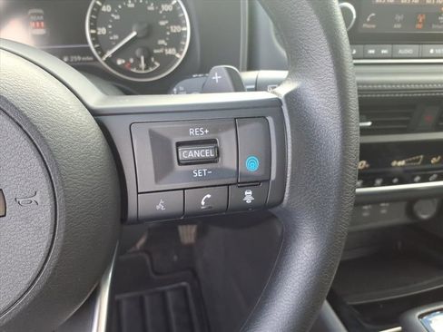 Used 2024 Nissan Rogue SV image 34