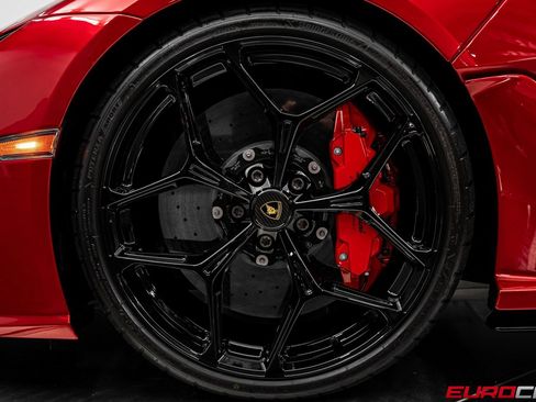 Used 2025 Lamborghini Revuelto image 26