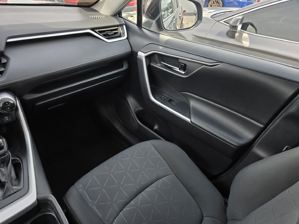 Used 2021 Toyota RAV4 XLE FWD image 16