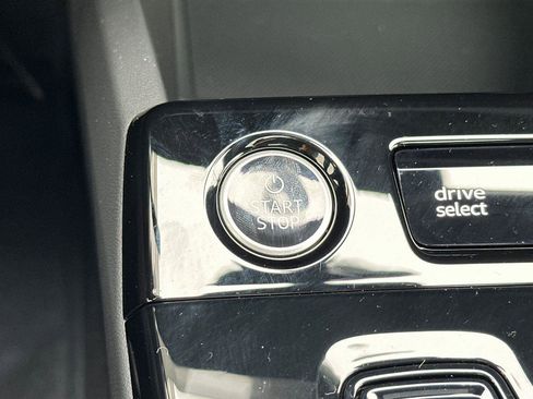 New 2025 Audi Q6 e-tron Premium Plus image 22