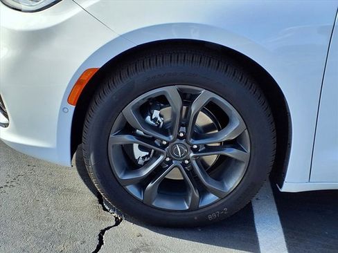 New 2026 Chrysler Pacifica Select image 22