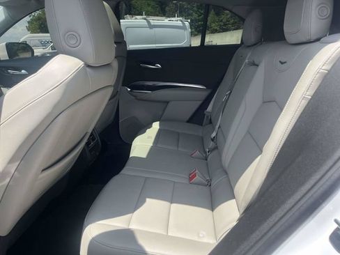 Used 2023 Cadillac XT4 Luxury w/ Cold Weather Package FWD image 15