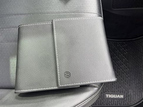 Used 2022 Volkswagen Tiguan SE AWD/4WD image 41