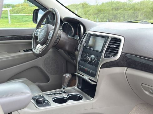 Used 2011 Jeep Grand Cherokee Laredo AWD/4WD image 26