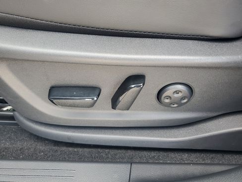 Certified 2025 Nissan Ariya FWD image 11