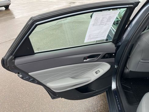 Used 2019 Toyota Avalon Limited w/ Advanced Safety Package image 11