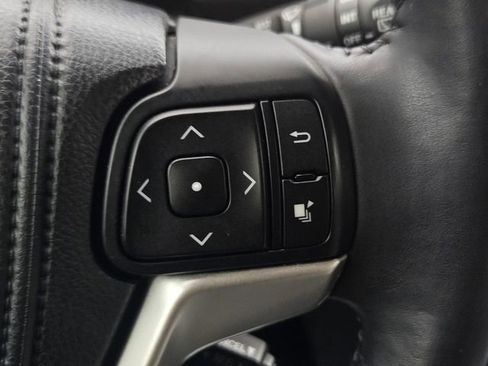 Used 2015 Toyota Highlander Limited FWD image 33