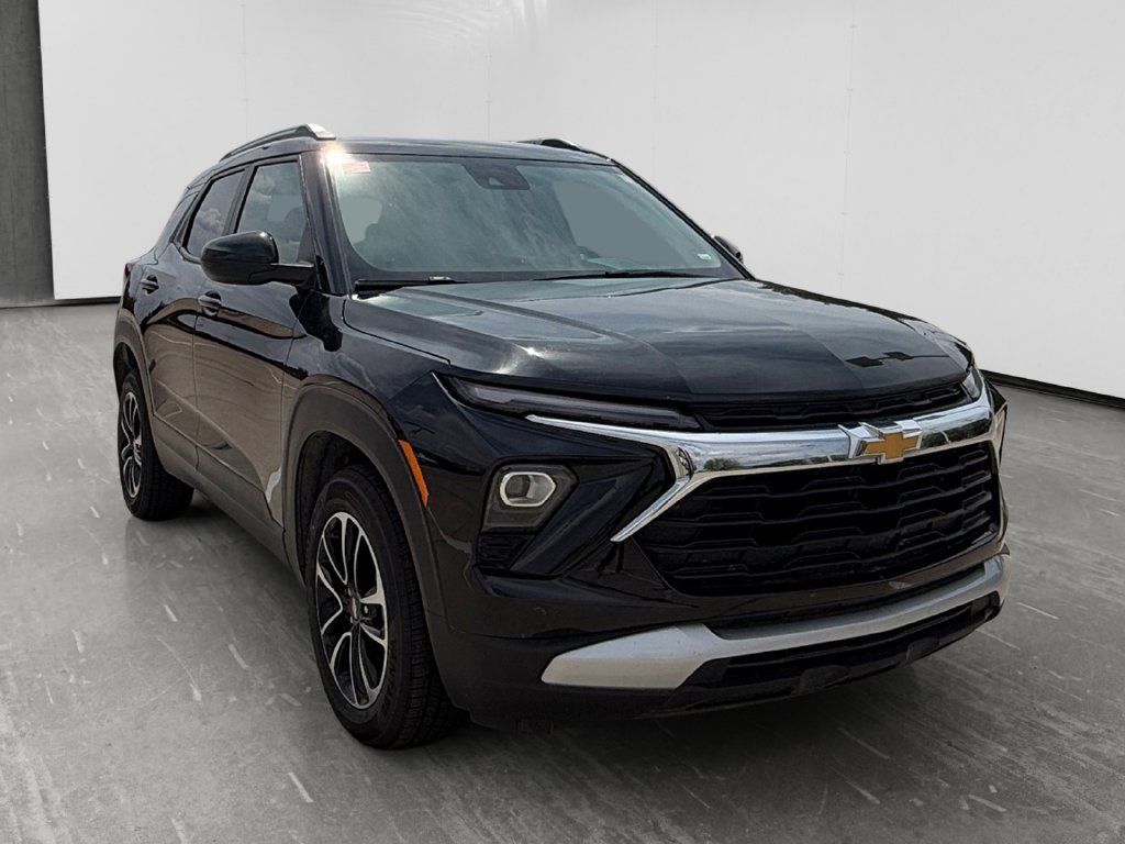 Used 2025 Chevrolet TrailBlazer LT AWD/4WD image 7