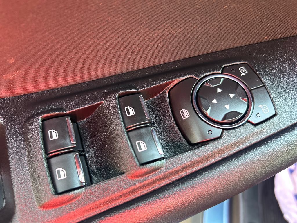 Used 2018 Ford Edge SE AWD/4WD image 18