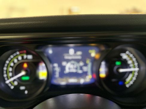 Used 2024 Jeep Wrangler Unlimited w/ Convenience Group image 24