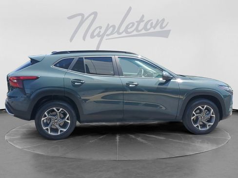 Used 2025 Chevrolet Trax LT FWD image 9