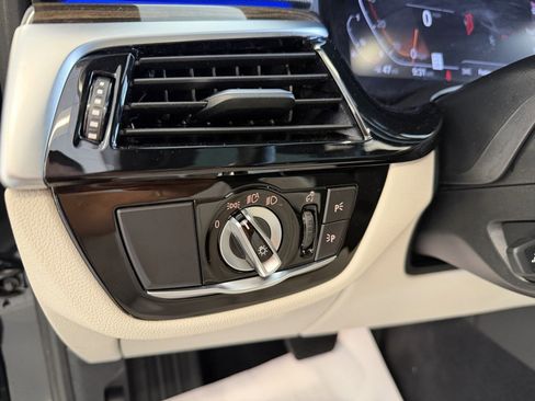 Used 2023 BMW 540i xDrive w/ Convenience Package image 34