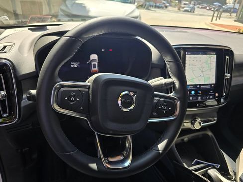 Used 2023 Volvo XC40 Recharge Ultimate AWD/4WD image 7
