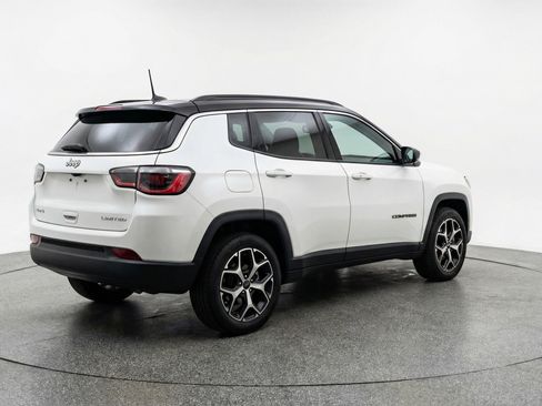Used 2025 Jeep Compass Limited image 9