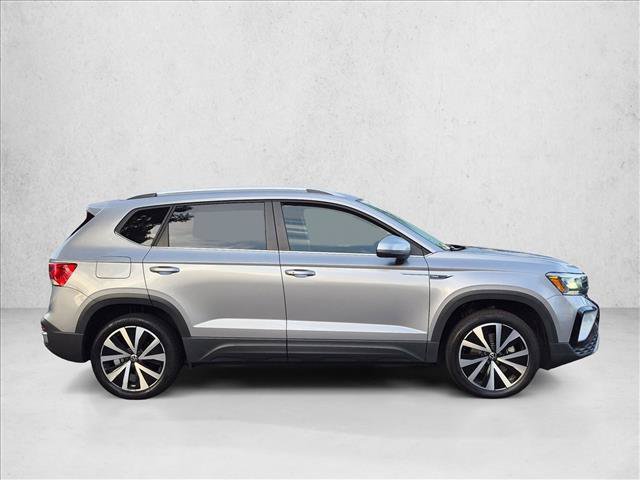 Used 2023 Volkswagen Taos SE FWD image 4