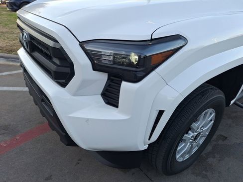 Used 2025 Toyota Tacoma SR5 image 10