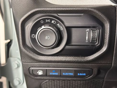 Used 2024 Jeep Wrangler Unlimited AWD/4WD image 15