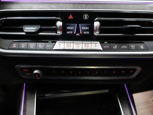 Used 2021 BMW X7 M50i image 30