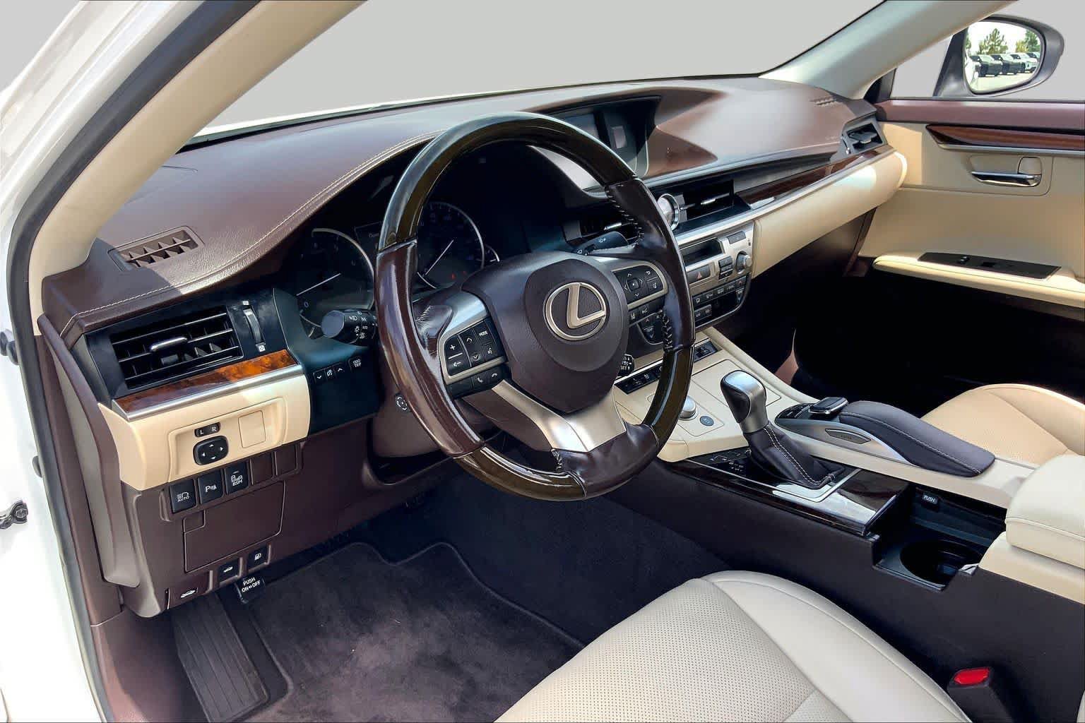 Used 2017 Lexus ES 350 w/ Luxury Package FWD image 17