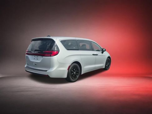 Used 2024 Chrysler Pacifica Touring-L FWD image 8