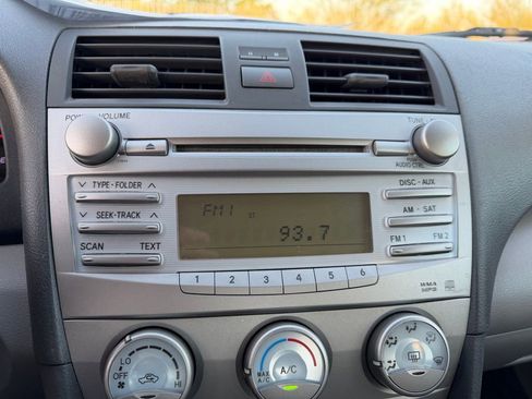 Used 2010 Toyota Camry image 11