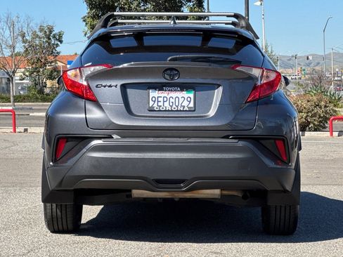 Used 2022 Toyota C-HR XLE image 5