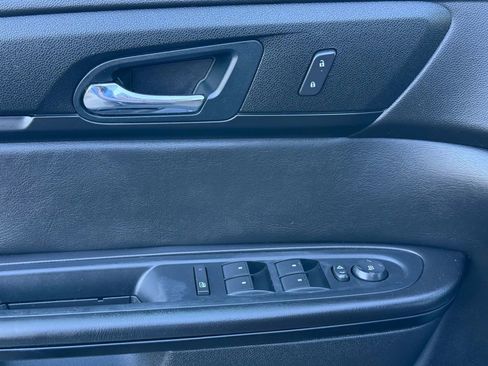 Used 2016 GMC Acadia SLE image 19