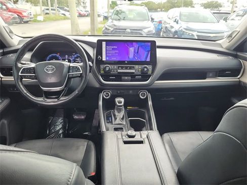 Used 2024 Toyota Grand Highlander Platinum image 8