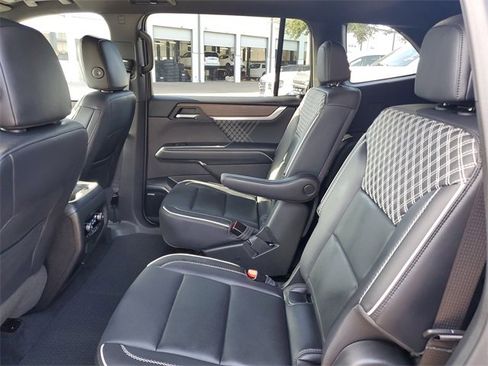 Used 2024 GMC Acadia Denali w/ Super Cruise Package image 10