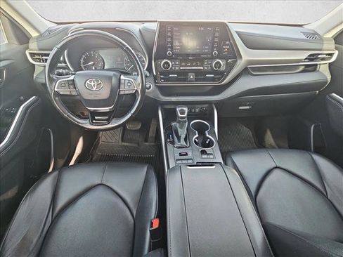 Used 2020 Toyota Highlander XLE image 18