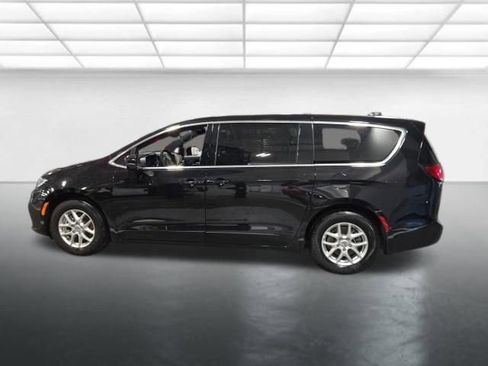 Used 2025 Chrysler Pacifica Select FWD image 7