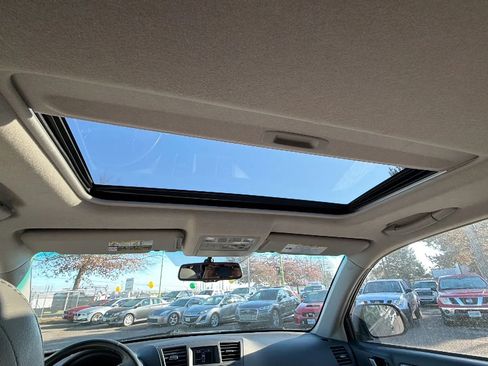 Used 2012 Toyota Highlander SE image 12