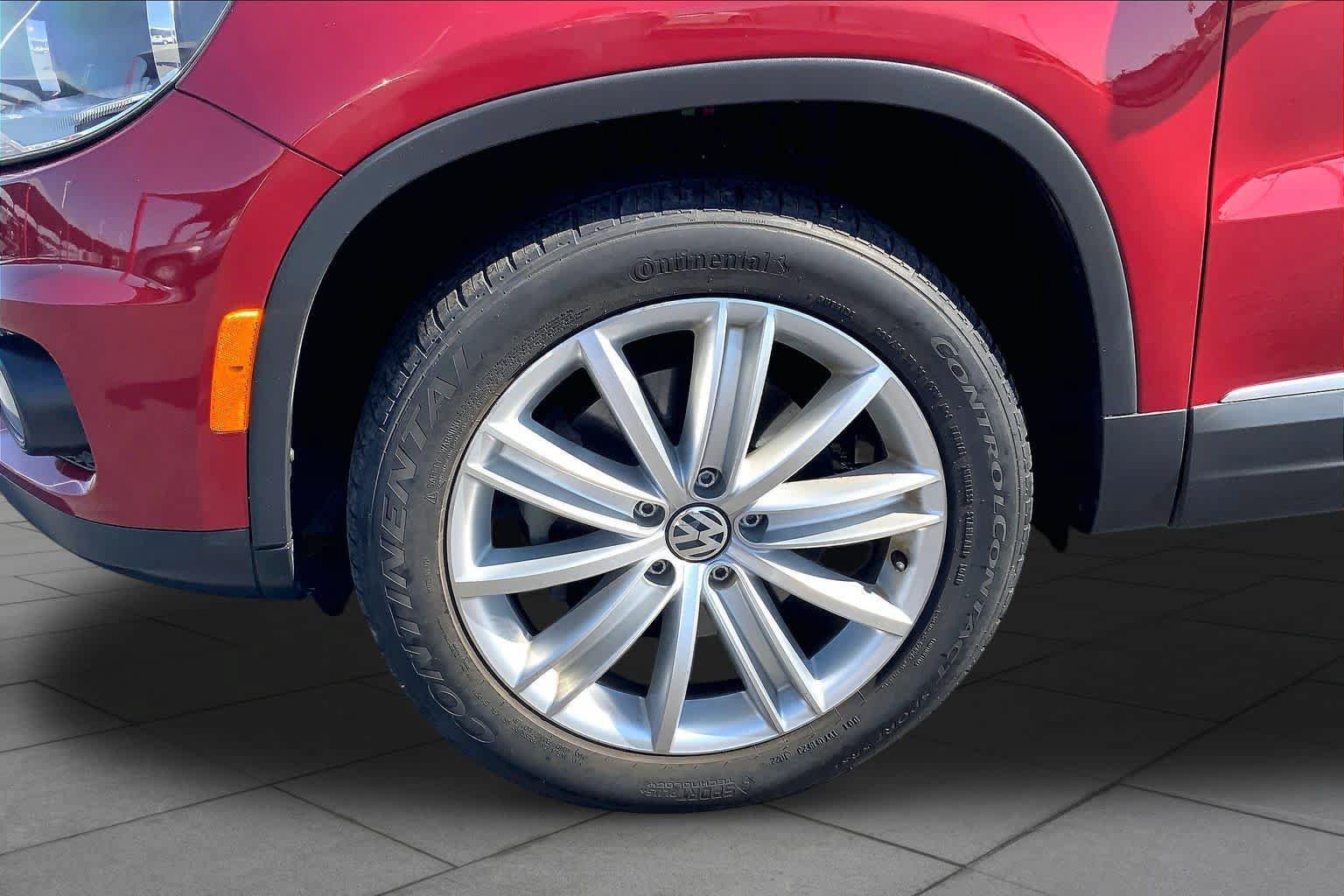 Used 2015 Volkswagen Tiguan SEL FWD image 11