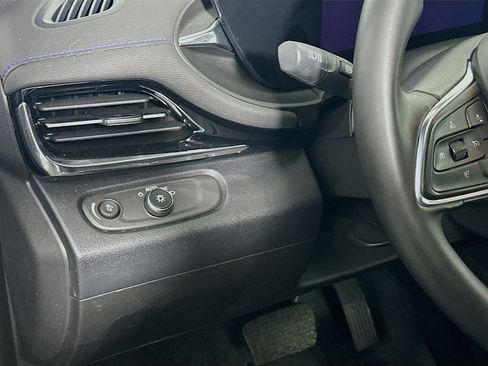 Used 2025 Buick Envista Sport Touring image 16