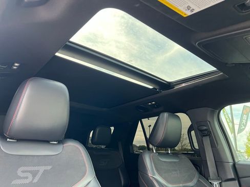 Used 2025 Ford Explorer ST AWD/4WD image 19