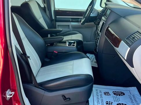 Used 2010 Chrysler Town & Country Touring Plus w/ Safetytec Group FWD image 25