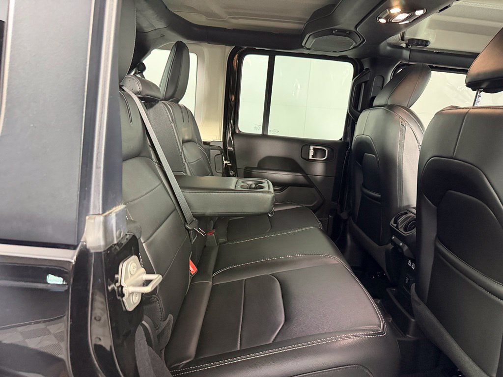 Used 2023 Jeep Wrangler Unlimited Sahara AWD/4WD image 18