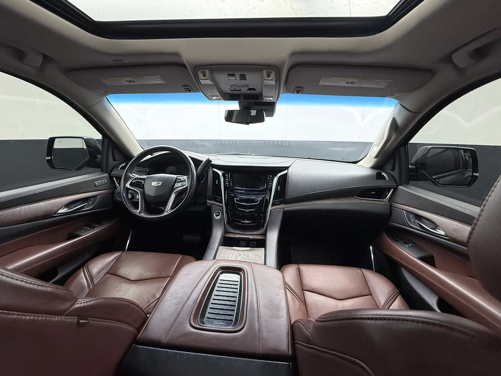 Used 2018 Cadillac Escalade Premium Luxury AWD/4WD image 21