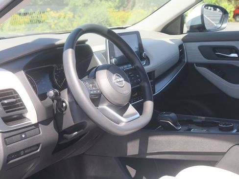 Used 2023 Nissan Rogue SV AWD/4WD image 13