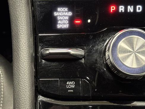 Used 2022 Jeep Grand Cherokee Overland w/ Luxury Tech Group IV image 24