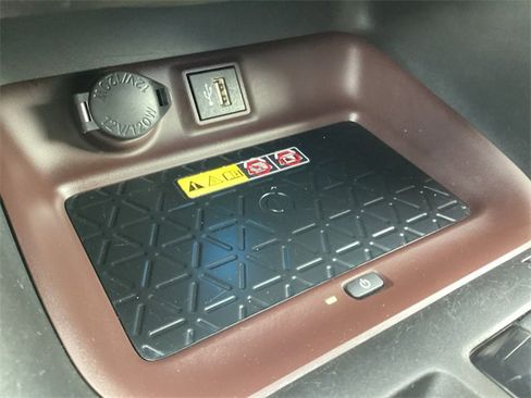 Used 2023 Toyota RAV4 Limited image 23