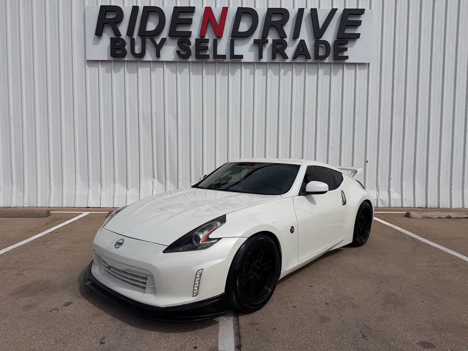 Used 2019 Nissan 370Z Coupe RWD image 1