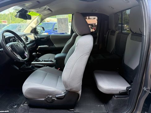 Used 2018 Toyota Tacoma SR5 RWD image 15