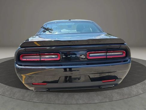 Used 2022 Dodge Challenger SXT RWD image 6
