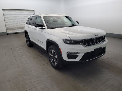 Used 2022 Jeep Grand Cherokee Limited 4xe w/ Luxury Tech Group II AWD/4WD image 13