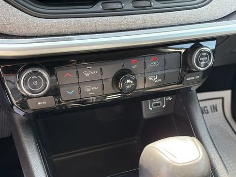 Used 2022 Jeep Compass Latitude AWD/4WD image 17