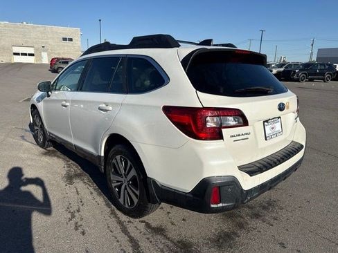 Used 2018 Subaru Outback 3.6R Limited AWD/4WD image 5